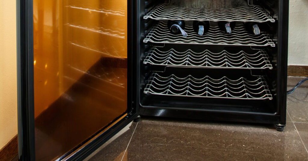 Conserto de Adega Climatizada em Indaiatuba | Assistência Perto de Mim limpeza e manutencao preventiva